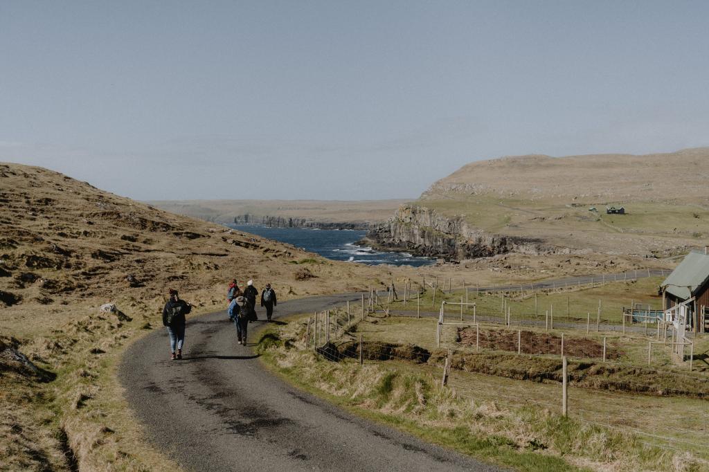 The road to Søltuvík, where find the trail along Nípan