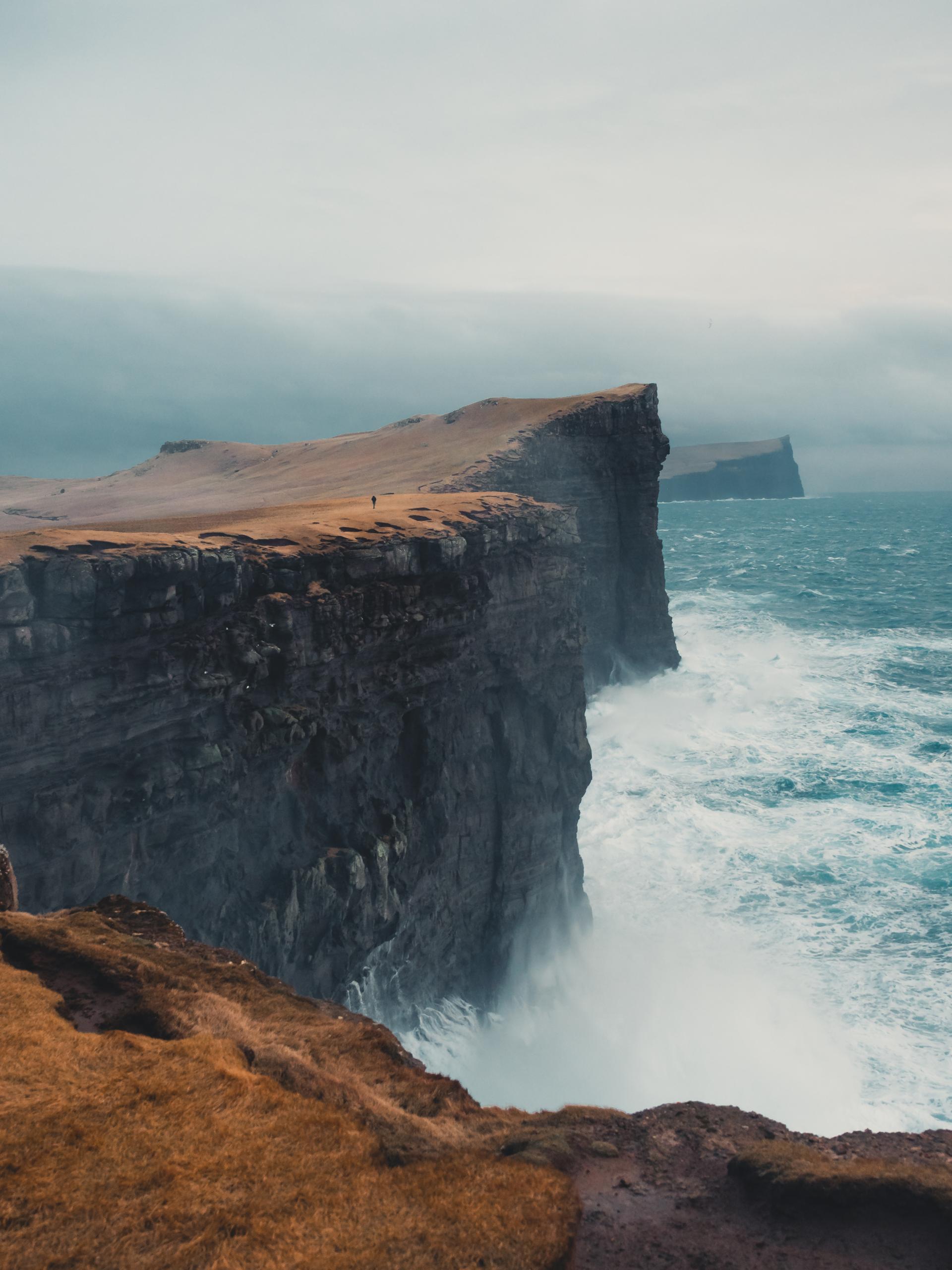 Hike along the edge of the cliff at the viewpoint on the way to Søtuvík.