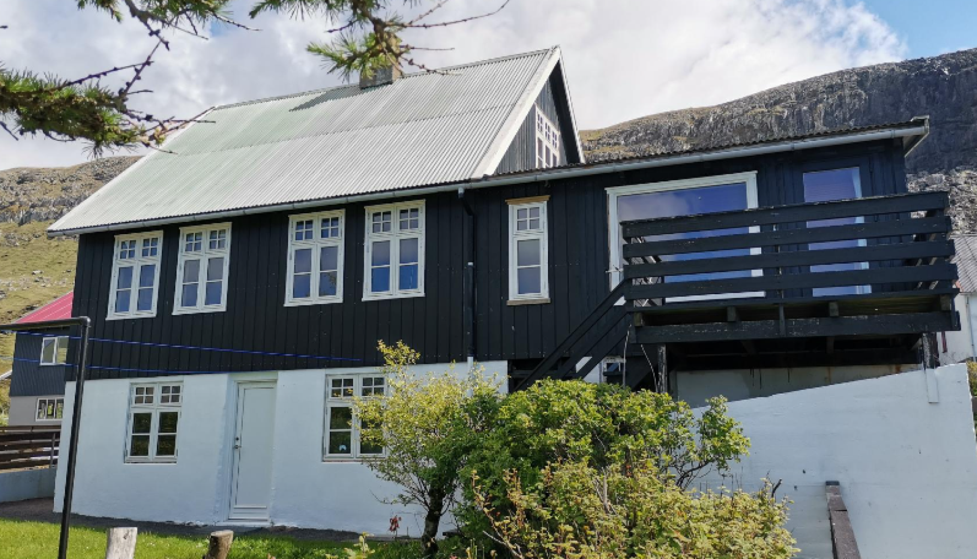 í Trøðum, Sandur